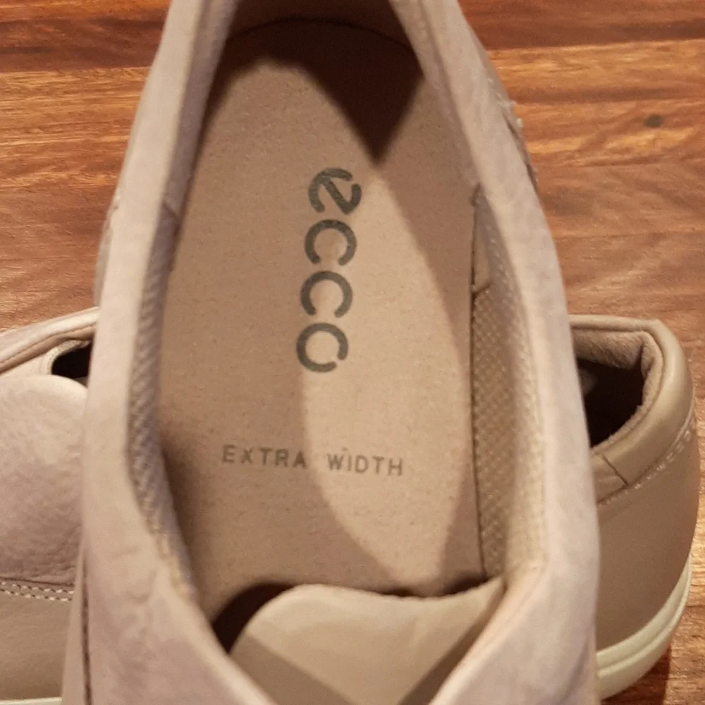 Ecco Soft 7 Womans Slip On Shoes 8-8.5